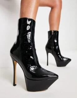 Ego Latto - Stivali A Punta In Vinile Nero Con Plateau