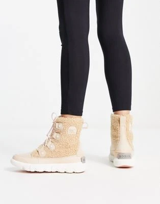 Sorel - Explorer II Joan - Stivali Color Cuoio In Morbido Pile Borg - immagine 2